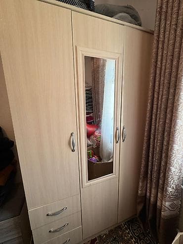 уй эшиктери: Шкаф жана сандык сатылат. Баткен шаарында. 11 000 сом жана 5 000 сом — 2