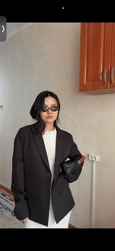 черный брючный костюм женский: Женский черный жакет Состав ткани: костюмная смесь (визуально — — 2