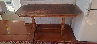 советский кухонный стол размеры: Деревянный обеденный стол и красный диван Стол: - Материал: массив — 4