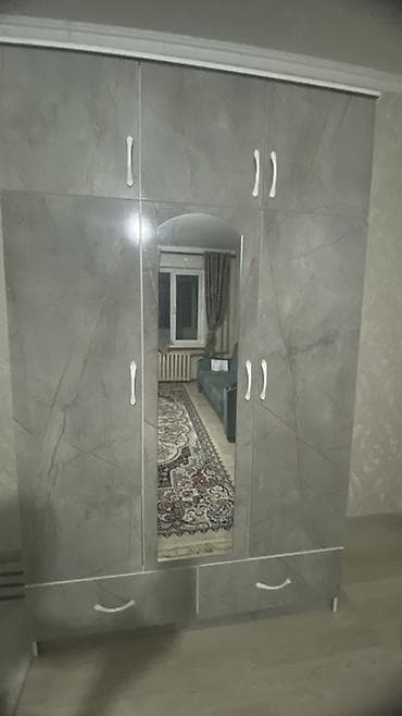 кийимдер бу: Прихожая с шкафом и зеркалом + трехдверный платяной шкаф, выполненные — 3