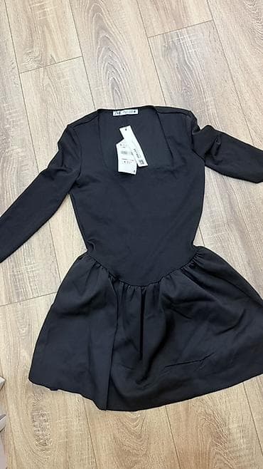 Новые Платья мини чёрное с корсетным эффектом и пышной юбкой Zara