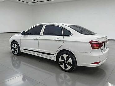 bud e5: Dongfeng : 2022 г., Автомат, Электромобиль, Седан — 8