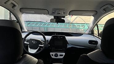 акрапович цена: Toyota Prius: 2017 г., Гибрид, Хэтчбэк — 5