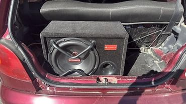 Сабвуфер в корпусе для автомобиля - Динамик: НЧ-сабвуфер с защитными