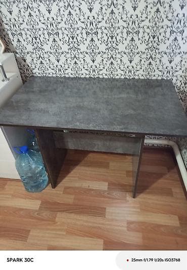 двух ярысный крават: Кровать двух спальная светлая новая диван новый, холодильник — 5