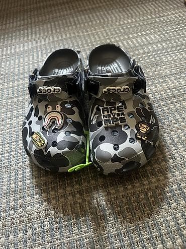 crocs bape: Crocs x BAPE, тёмно‑серые, размер 41. - Модель: коллаборация Crocs и — 2