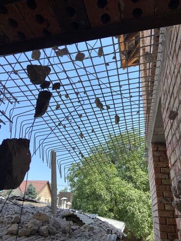 дома под снос: Снос стен, Разбор полов, Снятие потолков | Гипсокартонная стена, Снос перегородки, Снятие старой штукатурки | Зачистка от старых обоев, Сбивка старой штукатурки, Снятие извести | Демонтаж ламината, Демонтаж теплого пола, Демонтаж фанеры | Крыша из шифера, Металлочерепичная кровля, Мягкая кровля Больше 6 лет опыта — 8