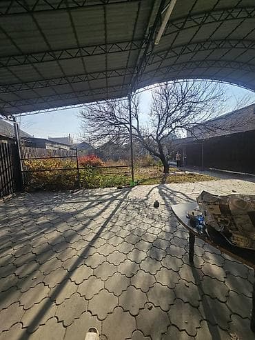 продаю очень срочно: 🔥🔥🔥Продаётся пол дома в Кызыл-аскере, участок имеет 2 выхода — 6