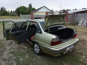 Daewoo Nexia: 2005 г., 1.5 л, Механика, Бензин, Седан