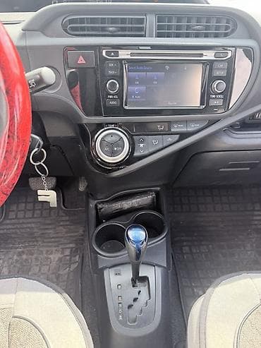 Унаа: Toyota Prius C: 2016 г., 1.5 л, Автомат, Гибрид, Хетчбек — 8