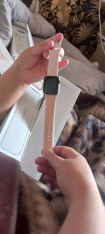 Продаётся б/у епл вотч 5 серия 40 мм состояние отличное царапин нет