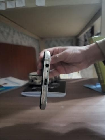 Смартфон с экраном около 5–5.5 дюйма на запчасти не работает