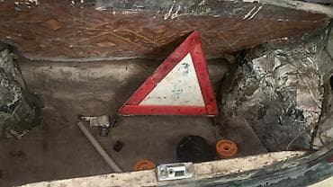 renault clio: Компактный трёхдверный хэтчбек белого цвета. Основные характеристики — 8