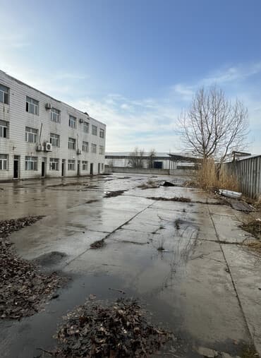 продажа домов под ипотеку: Продаётся 3-этажное нежилое здание на территории СЭЗ Бишкек! 📍 — 1