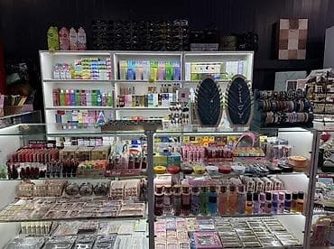 Большой выбор косметики, аксессуаров и бижутерии в одном месте. -