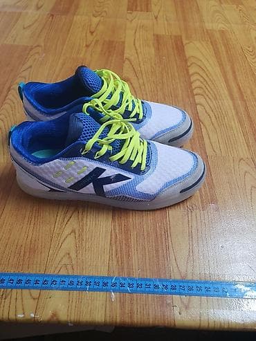 кросовки на колесах: Задьники Kelme HAWK ( оригинал) 40 размер. 3500 сом. новые.носил — 2