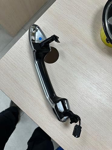 r17 4100: Передняя левая дверная ручка Дверная ручка Hyundai Б/у, Оригинал — 2