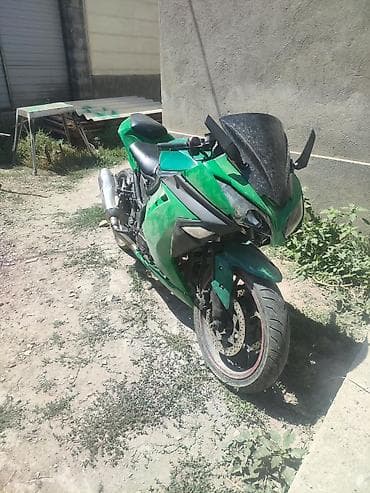 Зелёный спортивный мотоцикл в обвесе стилизованном под Kawasaki Ninja at lalafo.kg Зелёный спортивный мотоцикл в обвесе стилизованном под Kawasaki Ninja