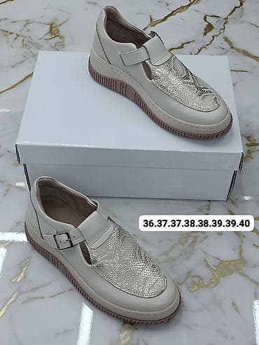 Женские кожаные полуботинки с пряжкой и тиснёной мерцающей вставкой at lalafo.kg Женские кожаные полуботинки с пряжкой и тиснёной мерцающей вставкой