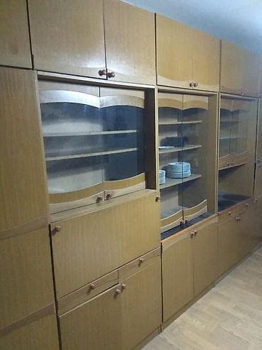 Продаю стенку(Производство СССР). Состояние хорошее.Можно продать