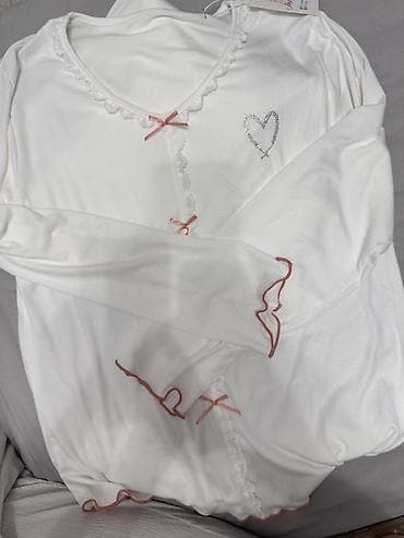 женские пижамы для сна: Белая женская пижама/домашний комплект. - Состоит из кофты на — 3