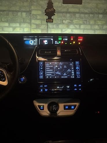 152: Toyota Prius: 2018 г., 1.8 л, Вариатор, Гибрид, Лифтбек — 9