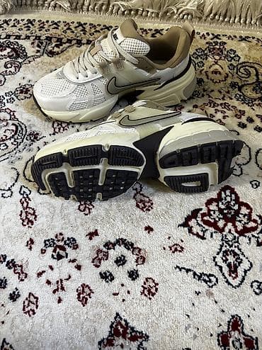 красовки валейбол: Продаю новые кроссовкине подошел размер . Размер 37,5 маломерки — 2