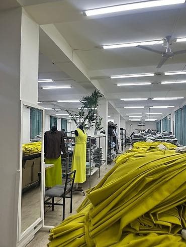 требуйутса швея: Швея, Постоянная, Прямострочка, Район: Мадина, Верхняя одежда, Оплата: Еженедельно, Опыт работы: 3-5 лет опыта — 1