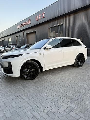 byd e7: Lixiang L7: 2023 г., 1.5 л, Гибрид, Кроссовер — 2