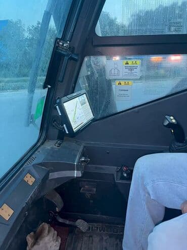 на железных номерах: Автокран, Zoomlion, 2023 г., от 30 м — 17