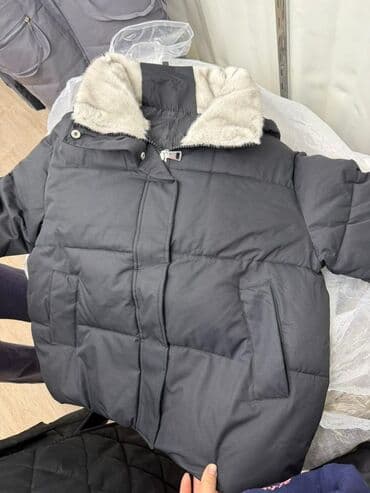 button куртка двухсторонняя: Утепленная куртка-пуховик с капюшоном - Доступные цвета: бежевый и — 1