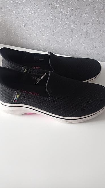 обувь женская 40 размер: Лоферы, 40, 40.5, Skechers, Новый, цвет - Черный, Платная доставка — 1