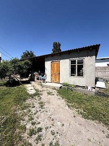 продажа домов жилмассив кок жар бишкек: 🏡 Продается уютный дом в с. Сокулук, район Птицефабрика! 📐 Участок — — 4