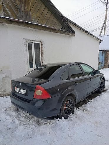 Ford Focus: 2005 г., 1.6 л, Механика, Бензин, Седан