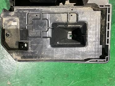 kia bango: Подставка под аккумулятор (Battery Tray Assy) для Kia Carnival KA4 — 1
