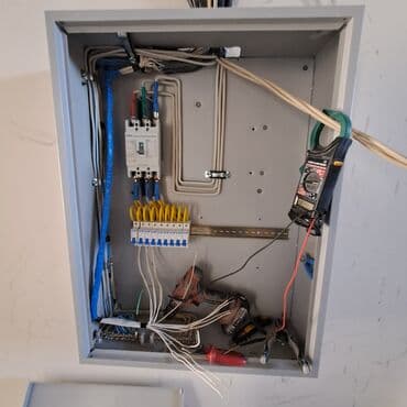 услуги электрика видов: Электрик | Установка счетчиков, Установка стиральных машин, Демонтаж электроприборов Больше 6 лет опыта — 6
