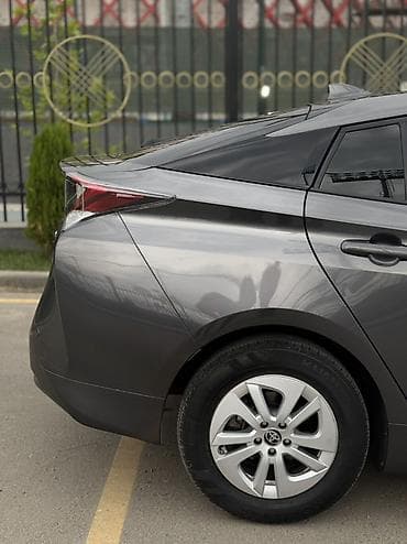 Транспорт: Toyota Prius: 2018 г., 1.8 л, Вариатор, Гибрид, Лифтбек — 8