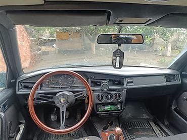 190: Mercedes-Benz 190: 1985 г., 2 л, Механика, Бензин — 6