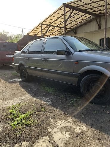 Транспорт: Volkswagen Passat: 1990 г., 1.8 л, Кол менен иштөөчү, Бензин, Седан — 4