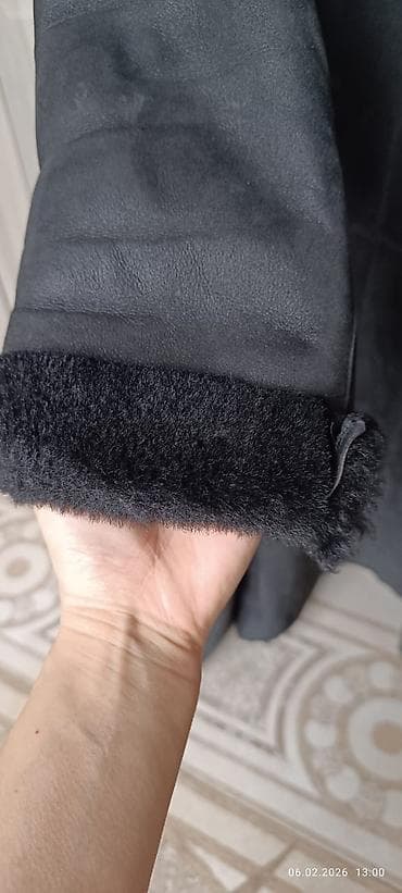 платья женская: Женская длинная дублёнка черного цвета. 44-46 размер - Материал — 5