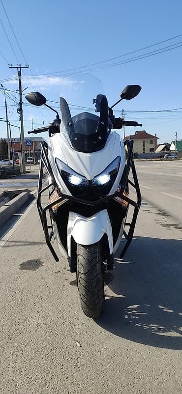 Макси-скутер 150 куб. см, Бензин, Новый