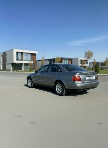 Audi A4: 1995 г., 2.6 л, Механика, Бензин, Седан