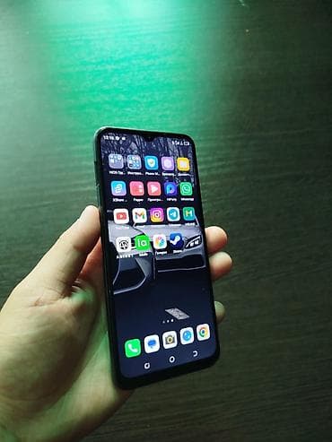 Tecno Spark, Б/у, 64 ГБ, цвет - Синий, 2 SIM