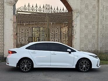 avalon 2017: Toyota Corolla: 2022 г., 1.8 л, Вариатор, Гибрид, Седан — 4
