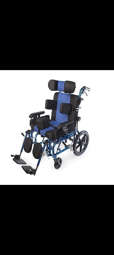 Инвалидная кресло-коляска с многоуровневой поддержкой и регулируемым