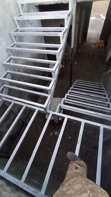 мансардный: Металлическая лестница Наружные, Форма лестницы: Много-маршевая — 7