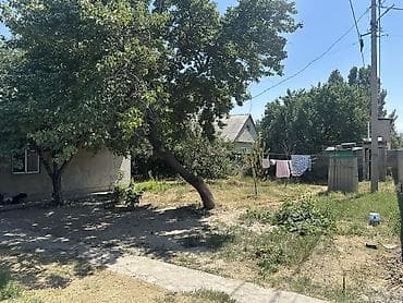 Үйлөр: 🏡 Продается 4-комнатный дом в ж/м Ак-Босого! 📐 Площадь дома: 98 м² 🌿 — 10