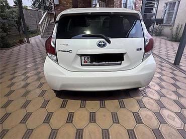 Продажа авто: Toyota Prius C: 2016 г., 1.5 л, Автомат, Гибрид, Хэтчбэк — 3