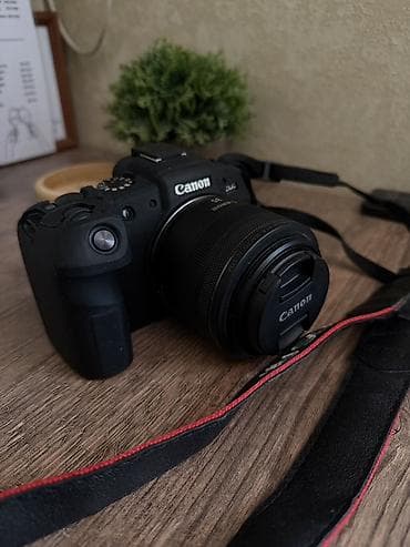 Беззеркальная камера Canon EOS RP с объективом Canon RF 35mm f/1.8