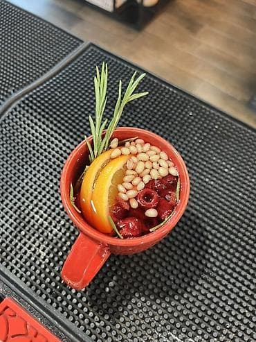 Другие специальности: Ищу работу, бармен Миксолог стаж более 3 лет ЗП договорная — 3